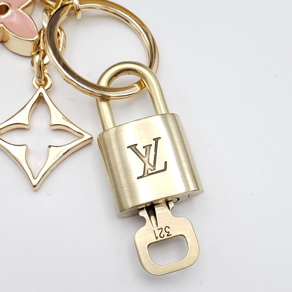Authentic Louis Vuitton Gold Lock 🔒 Keychain Bag Unbranded Flower Charm LV - Picture 6 of 10